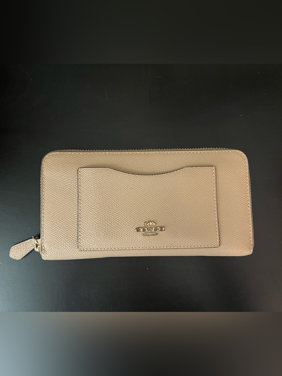Coach Handbags - Coach Accordion Camel Zip In Signature Leather Wallet